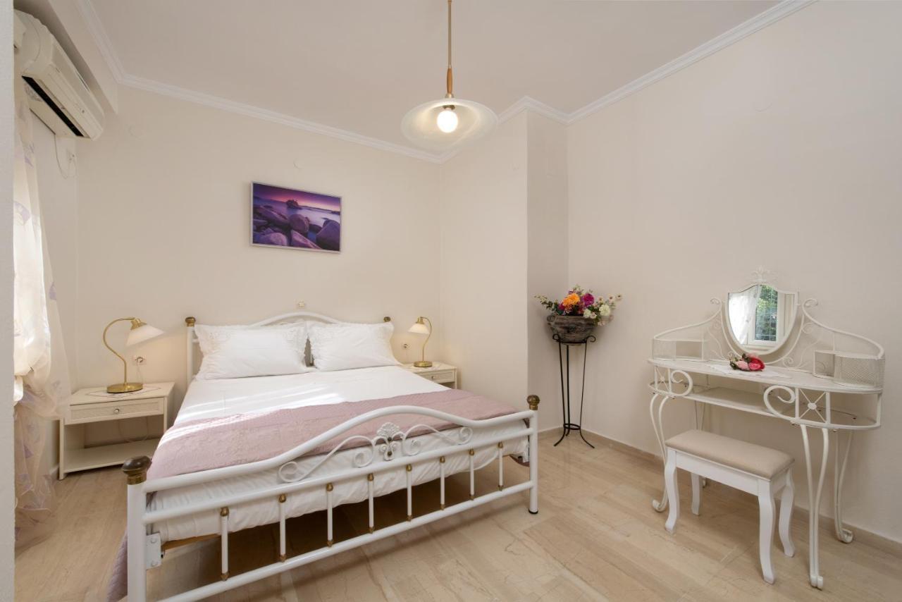 The Old Mansion Apartment Sinarádes Екстериор снимка