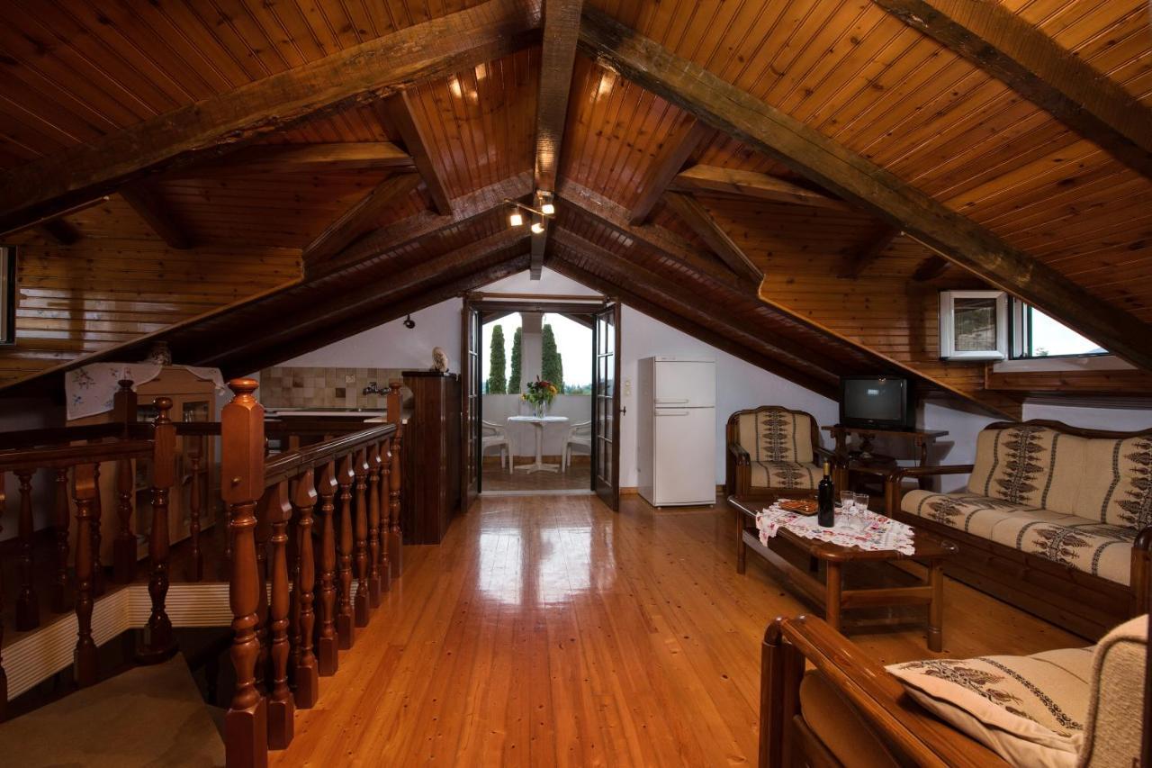 The Old Mansion Apartment Sinarádes Екстериор снимка
