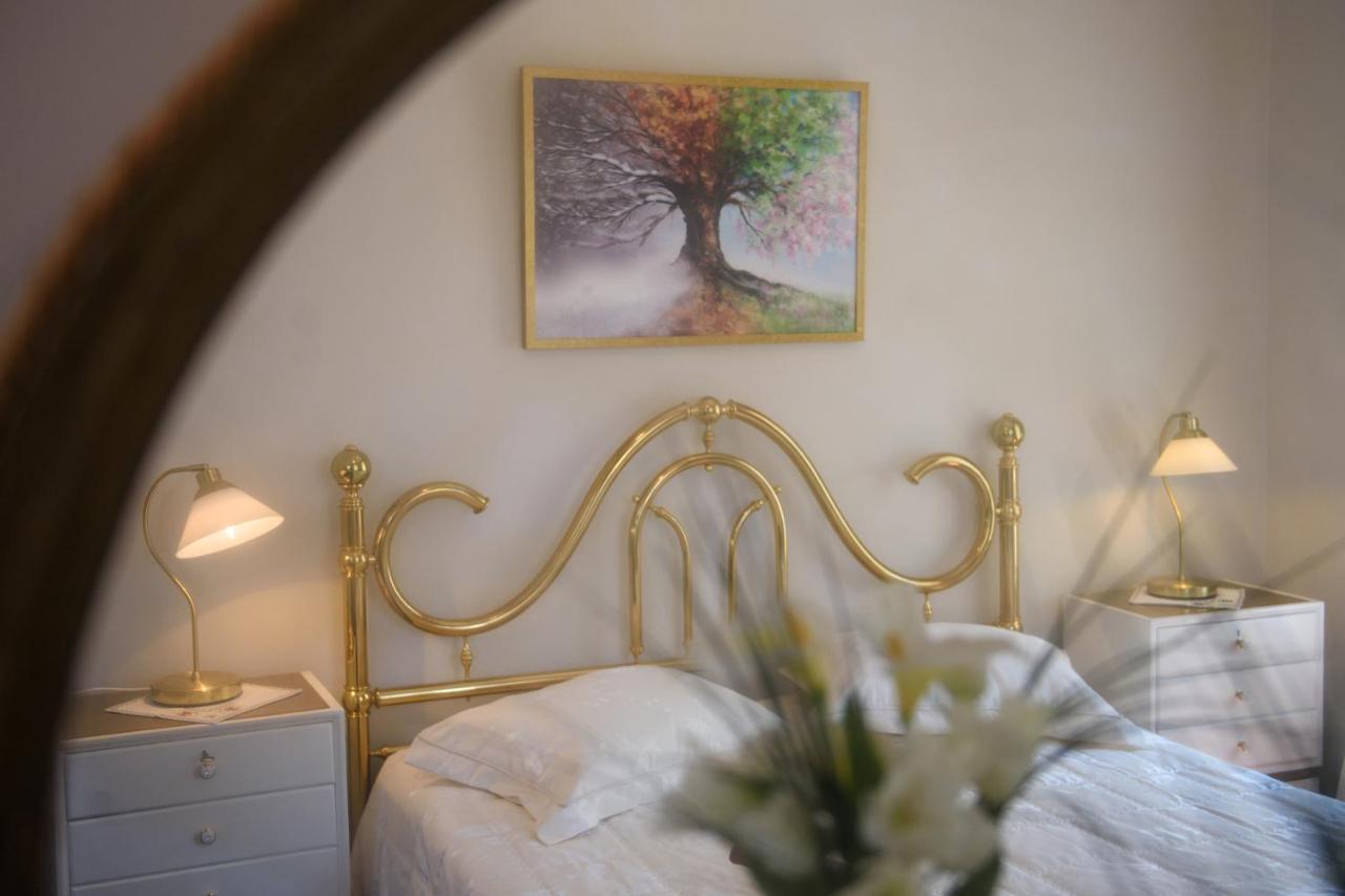 The Old Mansion Apartment Sinarádes Екстериор снимка
