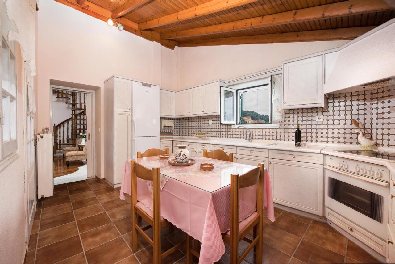 The Old Mansion Apartment Sinarádes Екстериор снимка