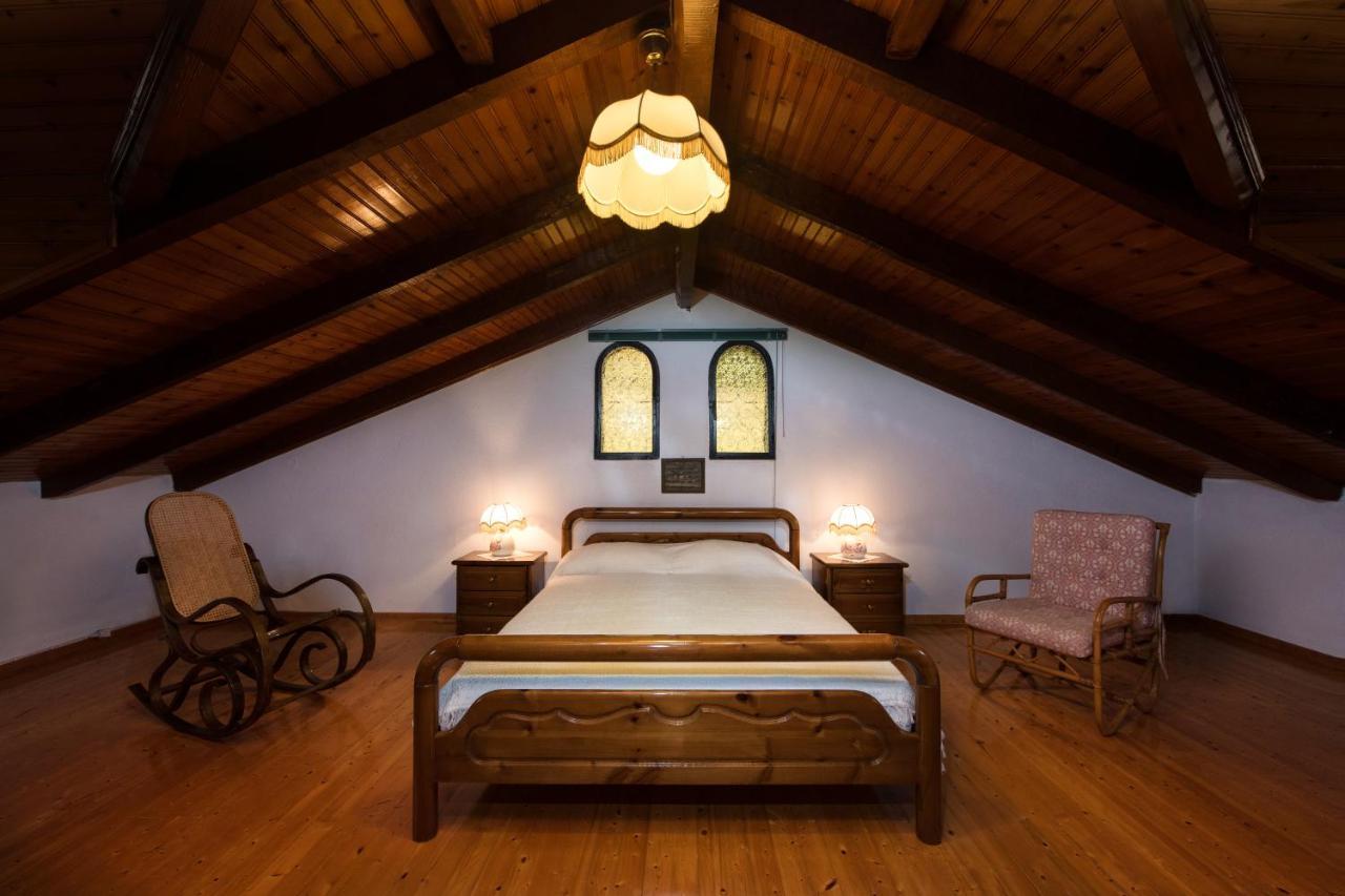 The Old Mansion Apartment Sinarádes Екстериор снимка
